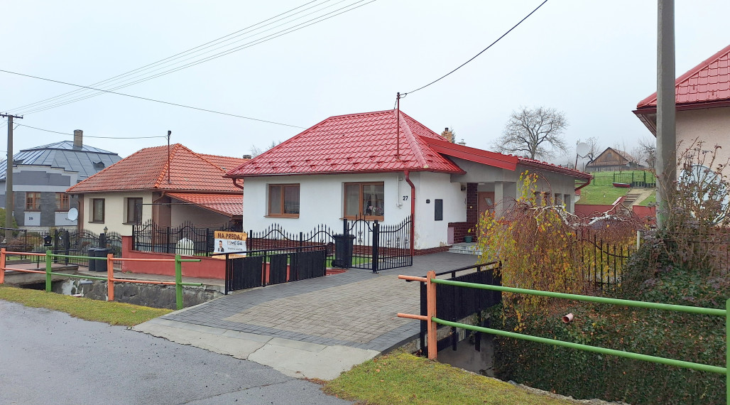 NA PREDAJ rodinný dom v srdci obce Porúbka