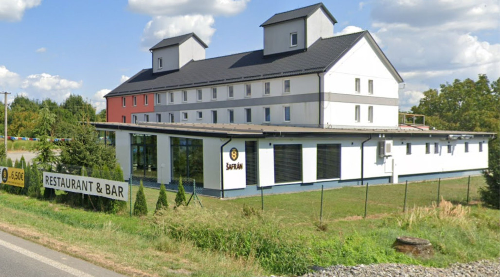 NA PRENÁJOM: Kancelárske priestory s 2-izbovým bytom a prístupom k reštaurácii – Zálužice