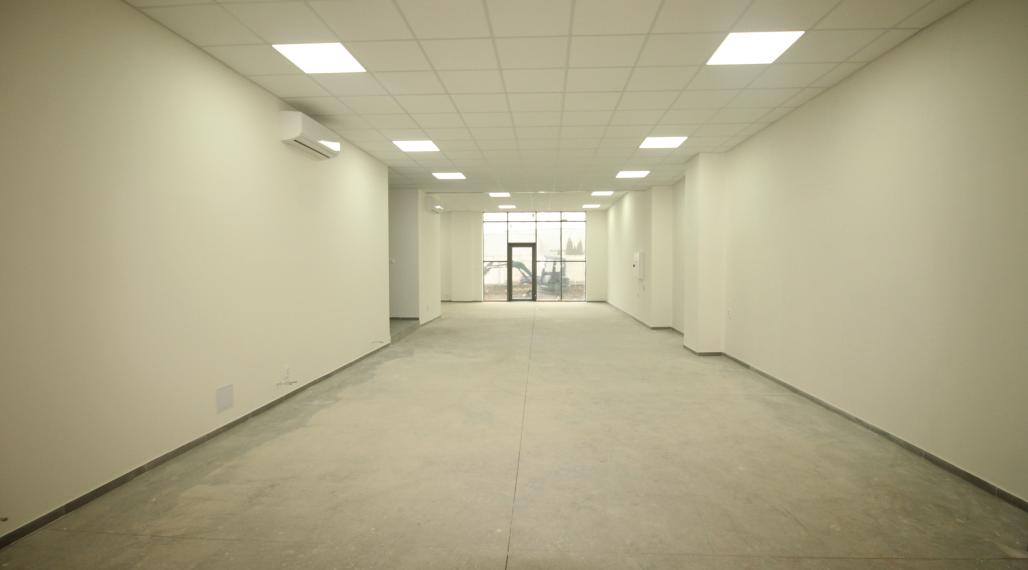 Na prenájom novo zrekonštruovaný obchodný priestor v meste Humenné