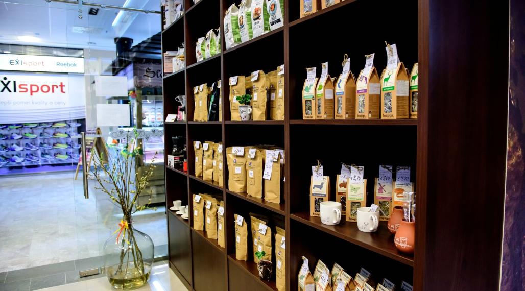 NOVÁ CENA - NA PRENÁJOM ZARIADENÝ PRIESTOR v OC AVENUE 52 m²