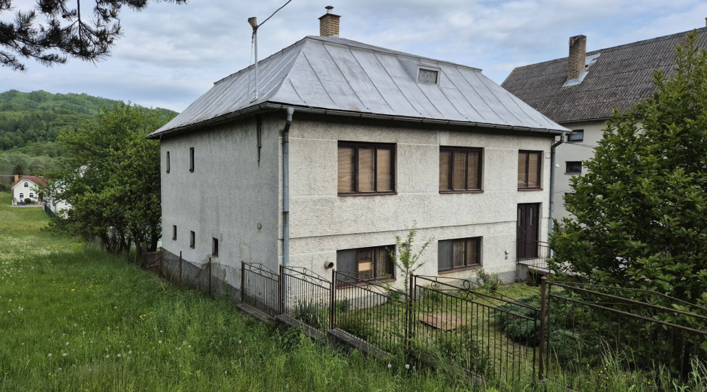 NOVÁ CENA - PREDAJ RODINNÉHO DOMU v obci HRABOVEC nad LABORCOM