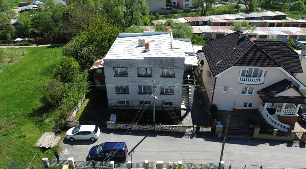 EXKLUZÍVNE NA PREDAJ:  3.podlažný dom v meste Snina