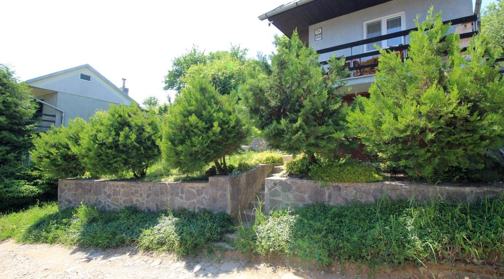 Na predaj záhradná chatka s výborným prístupom a saunou - Humenné