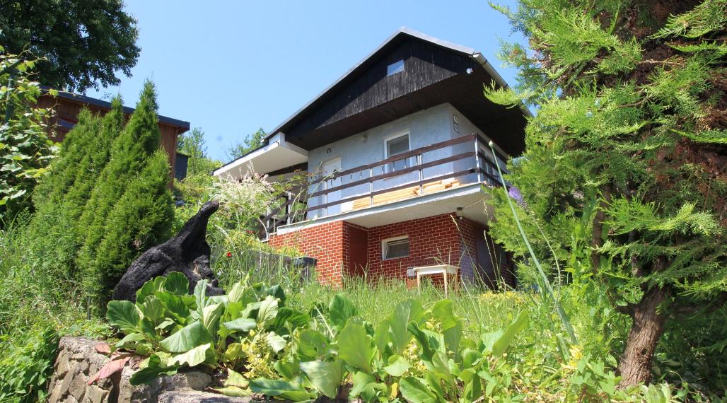 Na predaj záhradná chatka s výborným prístupom a saunou - Humenné