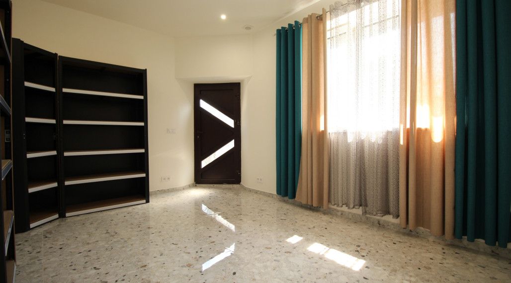 NA PRENÁJOM: Kancelárske priestory + 3-izbový apartmán – Košice