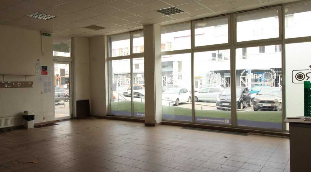 ZNÍŽENÁ CENA - Na prenájom - Lukratívny priestor v centre mesta Humenné