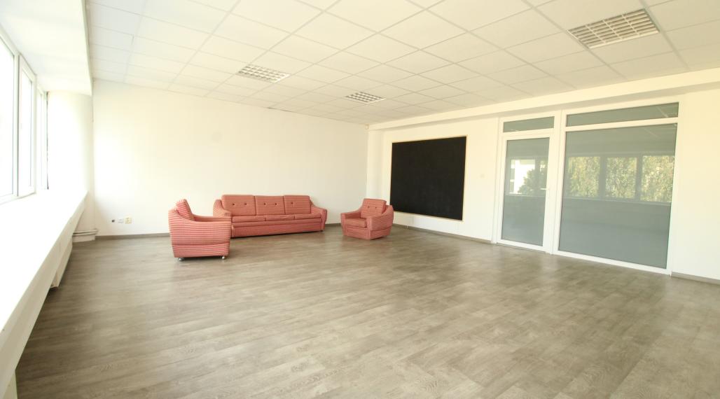 NA PRENÁJOM kancelária na námestí v "Dome obuvi" v meste Humenné