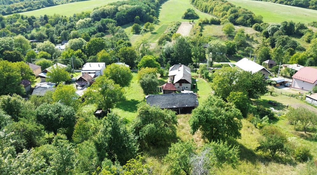 Na predaj rodinný dom v krásnom prostredí obce Vyšné Ladičkovce, exkluzívna ponuka.