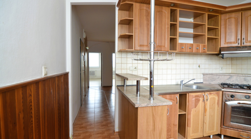 PREDAJ priestranného 4-izbového bytu v HUMENNOM