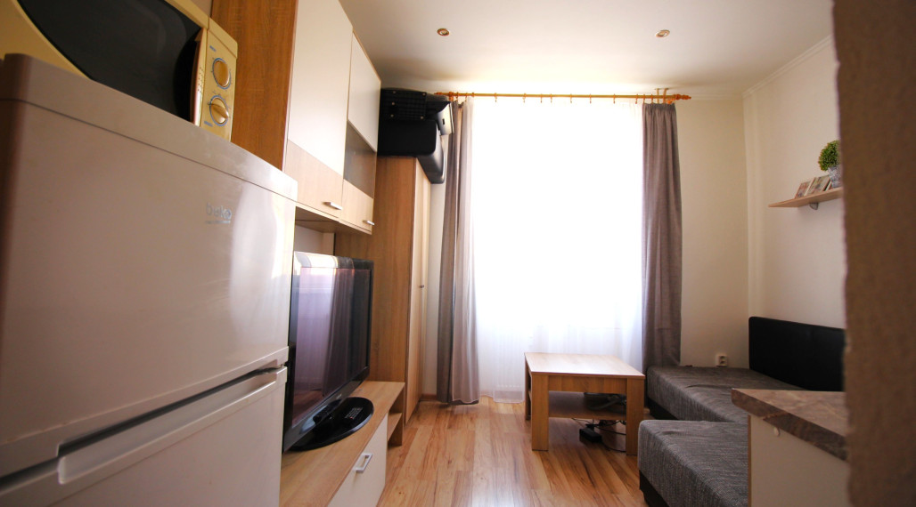 PRENAJATÁ ZREKONŠTRUOVANÁ GARSÓNKA V CENTRE MESTA HUMENNÉ