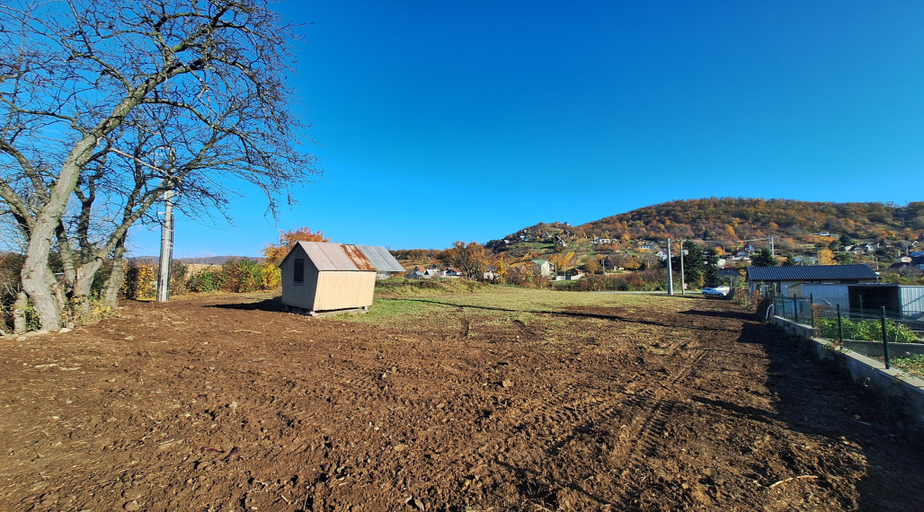 EXKLUZÍVNE NA PREDAJ INVESTIČNÝ POZEMOK NA ZEMPLÍNSKEJ ŠÍRAVE