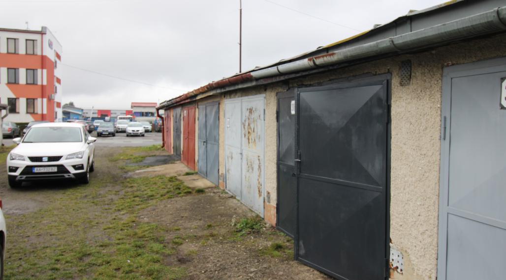 NA PREDAJ GARÁŽ V HUMENNOM – JEDNA Z NAJLEPŠÍCH CIEN NA TRHU