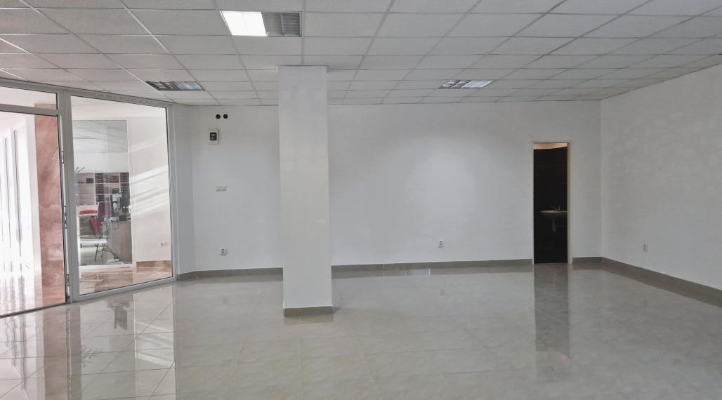 PRENÁJOM obchodného priestoru v centre Humenného (74 m2)