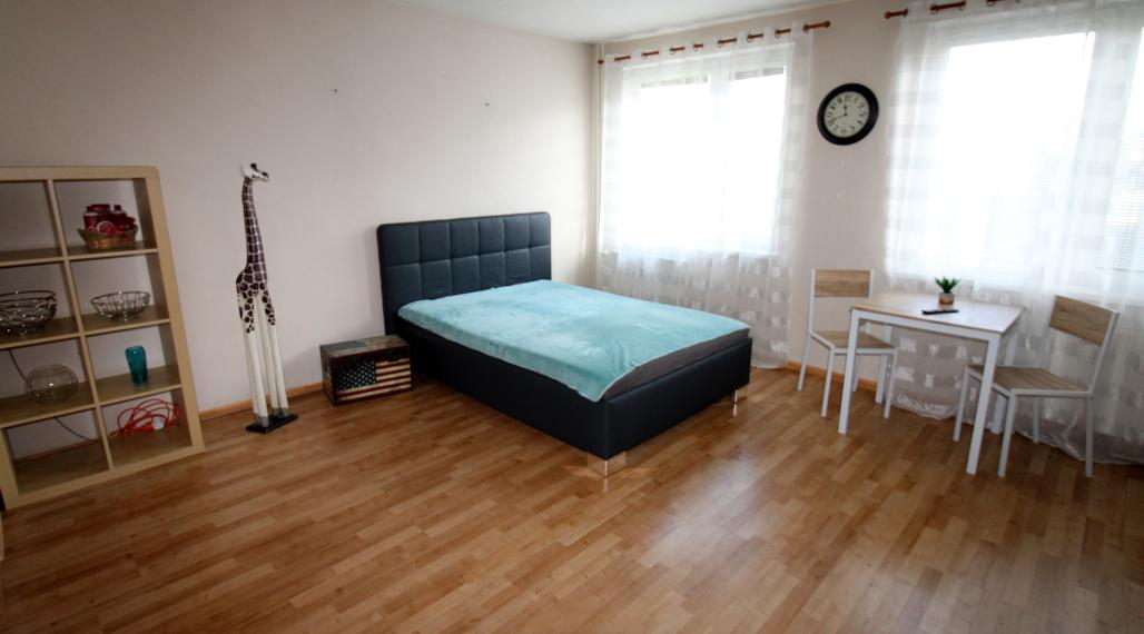 Na prenájom priestranná a zariadená garsónka v meste Humenné