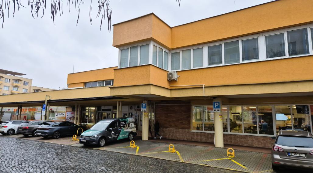 PRENÁJOM priestorov (35 m2) v CENTRE MESTA HUMENNÉ