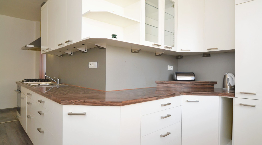 PREDAJ VEĽKÉHO (63 m2) 2-izbového bytu v HUMENNOM