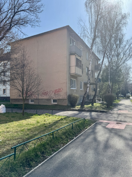 Na predaj 2 izbový byt s balkónom blízko centra mesta Humenné