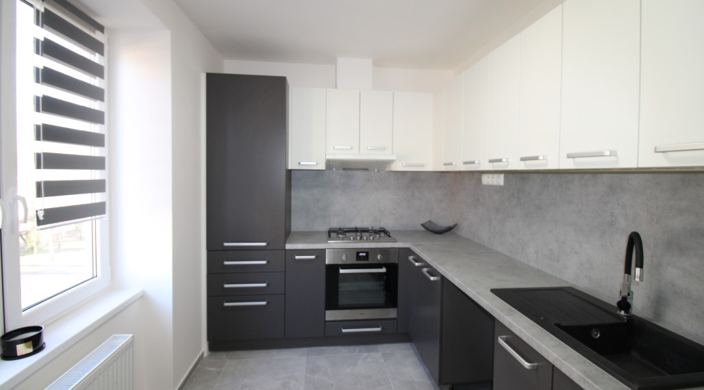 NA PREDAJ - 2 iz. byt, prerobený s balkónom blízko centra mesta Humenné