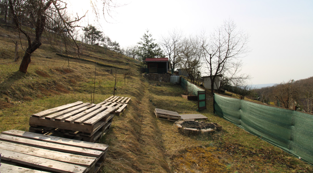 NOVINKA - NA PREDAJ pozemok 800m2 v ZO Poniklec pri meste Humenné