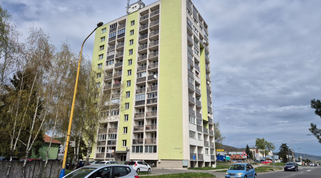 PREDAJ 1-IZBOVÉHO BYTU (40 m2) s dvomi balkónmi HUMENNÉ