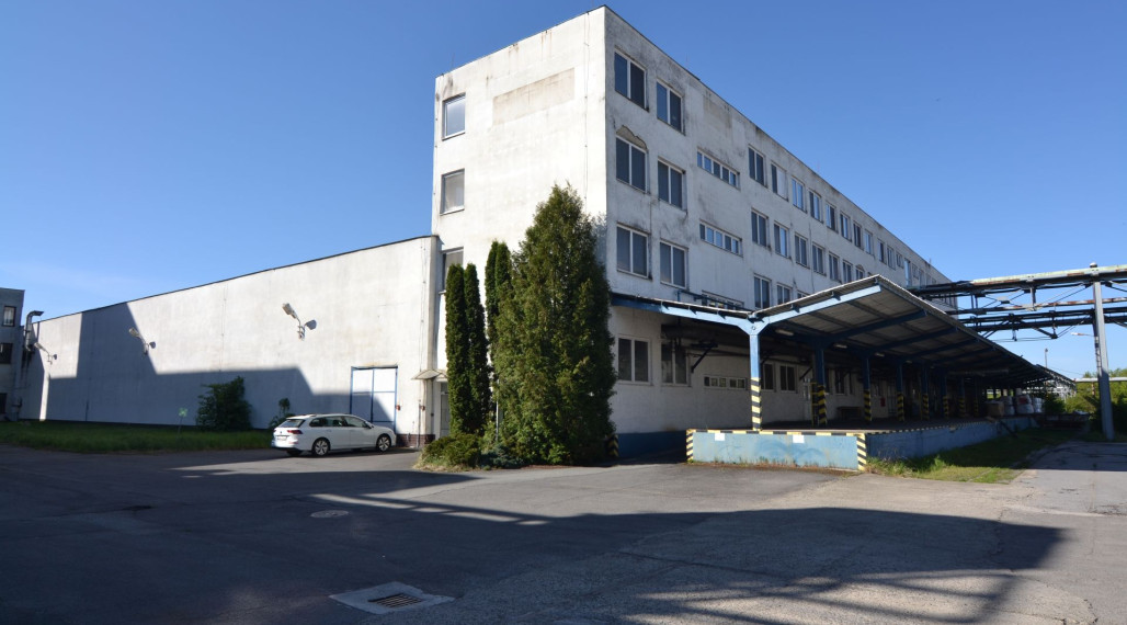 FOR SALE: MANUFACTURING HALL, ADMINISTRATIVE BUILDING, AND LAND IN HUMENNÉ