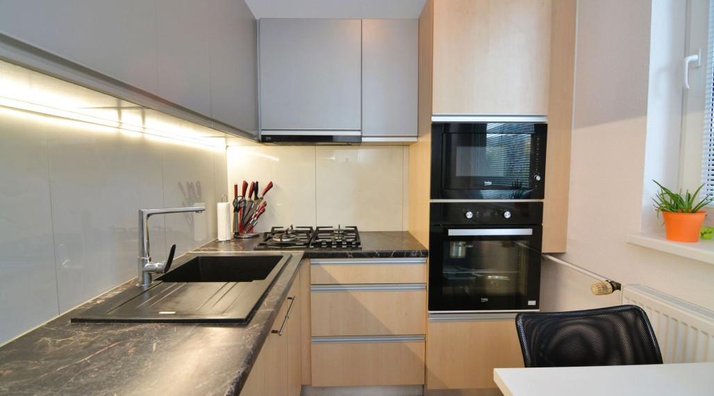 PREDAJ ZREKONŠTRUOVANÉHO 2-IZBOVÉHO BYTU (50 m2) S LODŽIOU HUMENNÉ