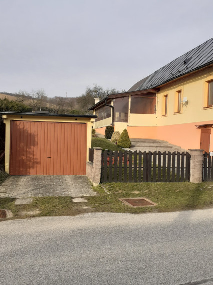 NA PREDAJ RODINNÝ DOM S VINÁRNIČKOU GIGLOVCE okr. VRANOV n/T