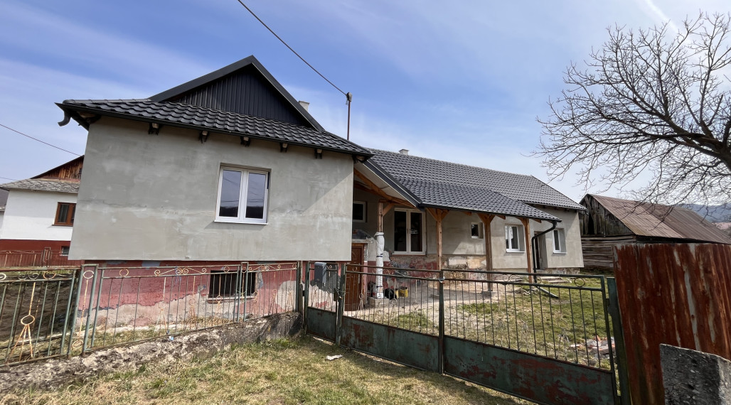 Na predaj - Dom s veľkým pozemkom v Pakostove