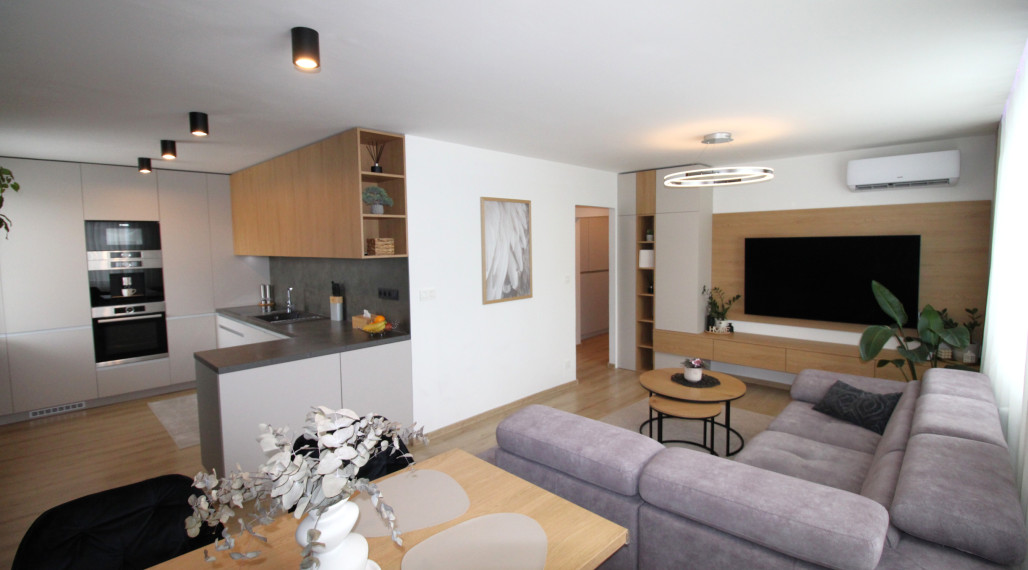 NA PREDAJ PRÉMIOVÝ 3-IZBOVÝ BYT S VÝHĽADOM 77 m² v Humennom