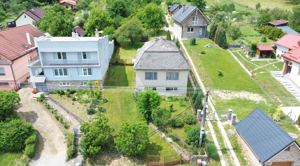 NA PREDAJ - Rodinný dom s pozemkom 3 277 m² v Snine