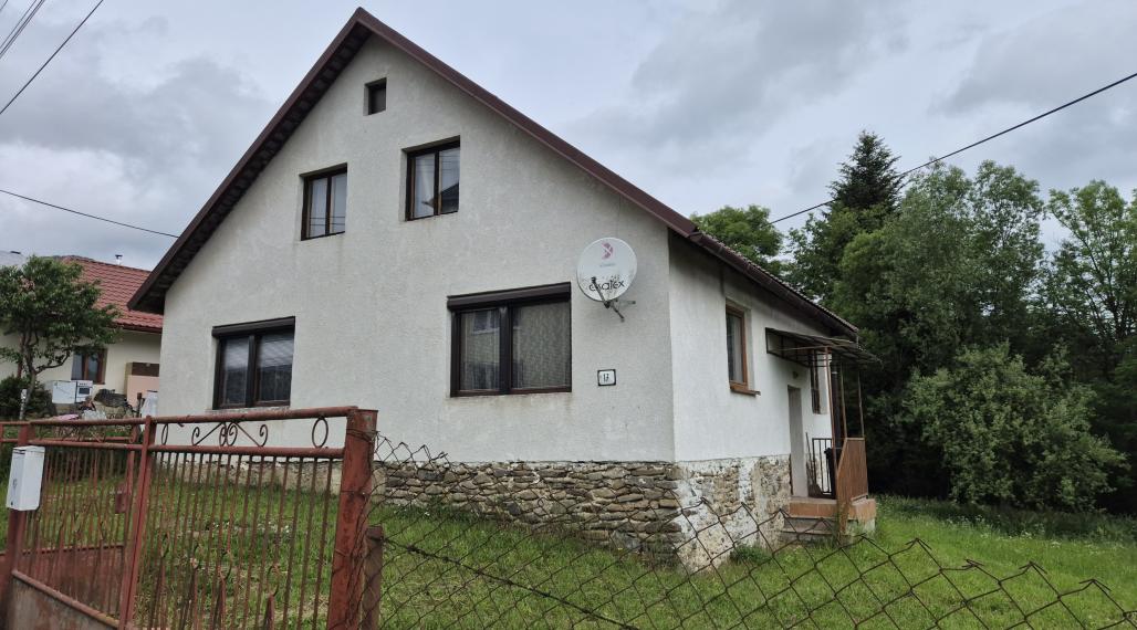 Ponúkame na predaj rodinný dom v Zboji