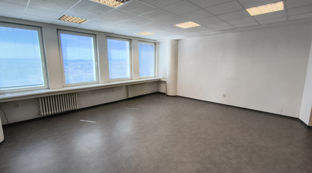 NA PRENÁJOM KANCELÁRIA IDEÁLNA NA SLUŽBY 35m² - HUMENNÉ