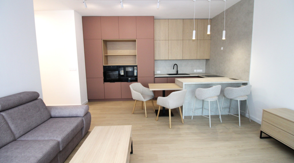 NA PRENÁJOM PRÉMIOVÝ 3-IZBOVÝ BYT – CENTRAL POINT HUMENNÉ