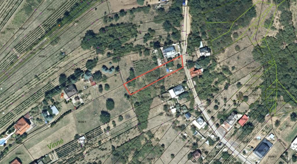 NA PREDAJ - Vinica v obci Vinné
