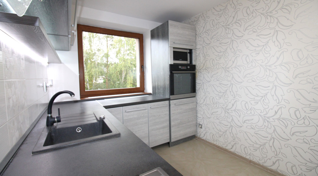 NA PREDAJ – 2 IZBOVÝ BYT S BALKÓNOM, SÍDLISKO 1 HUMENNÉ