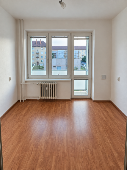 NA PREDAJ 2-izbový zrekonštuovaný byt s balkónom  v Humennom