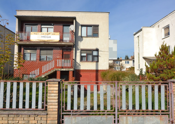 PREDANÉ-PREDAJ RODINNÉHO DOMU v meste STRÁŽSKE