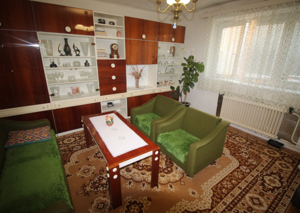 PREDANÝ - predaj pôvodného 4 izbového bytu v meste Snina