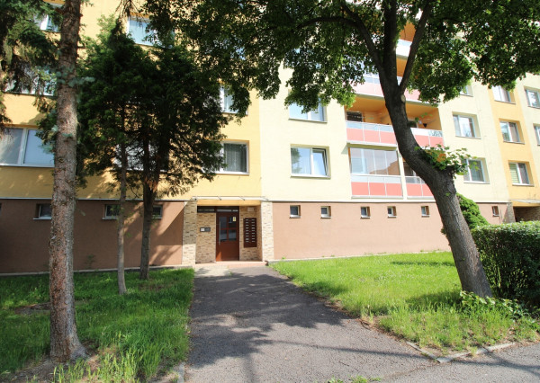 Predané - Na predaj veľký 3 izbový byt na Mierovej ulici v meste Humenné