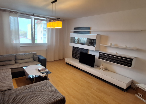 EXKLUZIVNE NA PRENÁJOM 3I BYT NA SNP V HUMENNOM