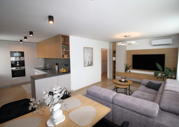 PREDANÝ PRÉMIOVÝ 3-IZBOVÝ BYT S VÝHĽADOM 77 m² v Humennom