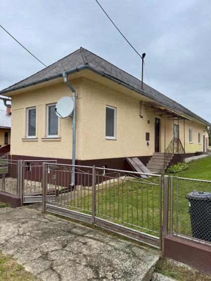PREDANÉ - Rodinný dom v obci Rovné okr. Humenné