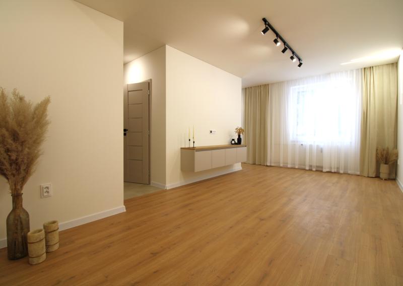 PREDANÝ NADČASOVÝ 2-IZBOVÝ BYT S BALKÓNOM - HUMENNÉ