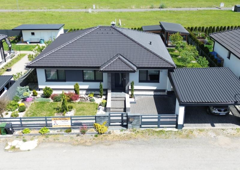 PREDANÉ- Na predaj bungalov v obci Lackovce