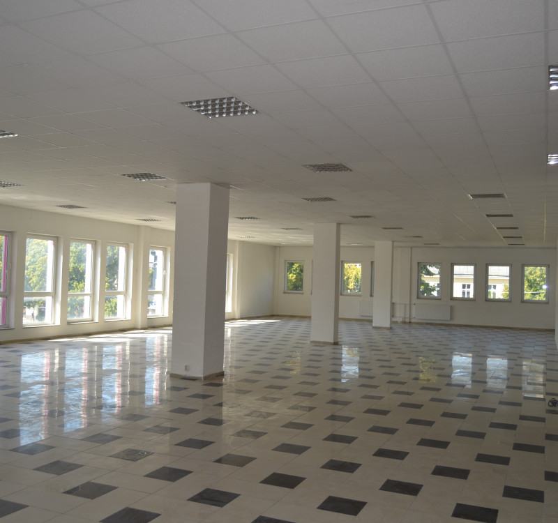 PRENÁJOM-Obchodný priestor v centre mesta Humenné-420m2