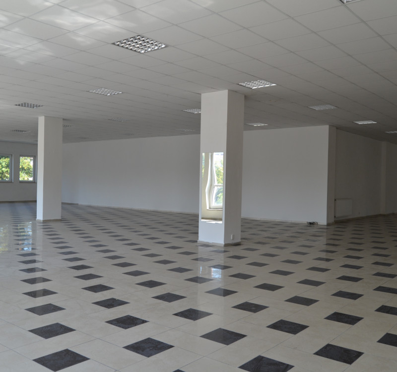 PRENÁJOM-Obchodný priestor v centre mesta Humenné-420m2