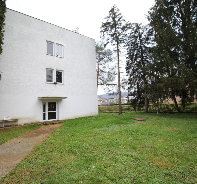 Na predaj všestranne využiteľná budova s rozsiahlym pozemkom v obci Koškovce