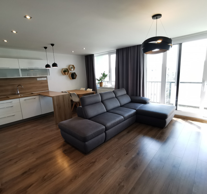 Na prenájom 3 izbový, zrekonštruovaný byt, Košice - Západ