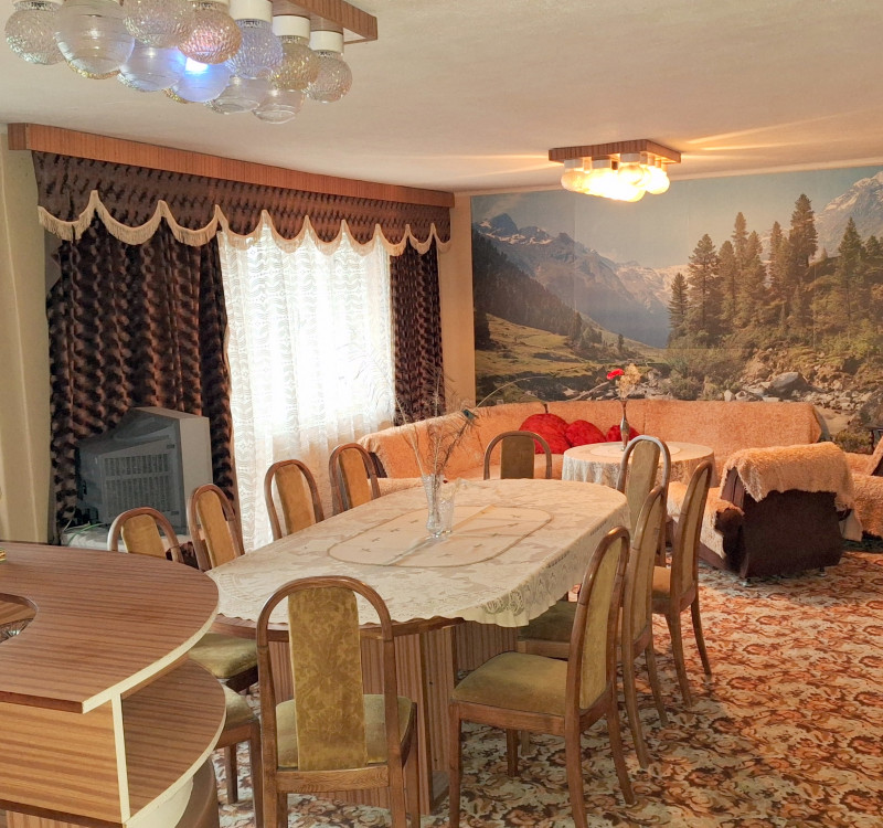 EXKLUZÍVNE NA PREDAJ:  3.podlažný dom v meste Snina