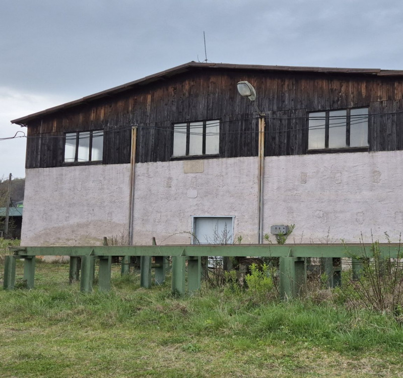 PRENÁJOM veľkej HALY v obci UDAVSKÉ